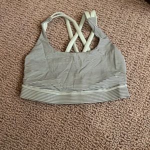 Lululemon sports bra size 4